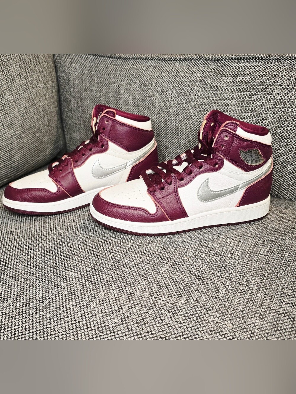Nike Jordan 1 Retro High OG Bordeaux (GS) - 575441-611